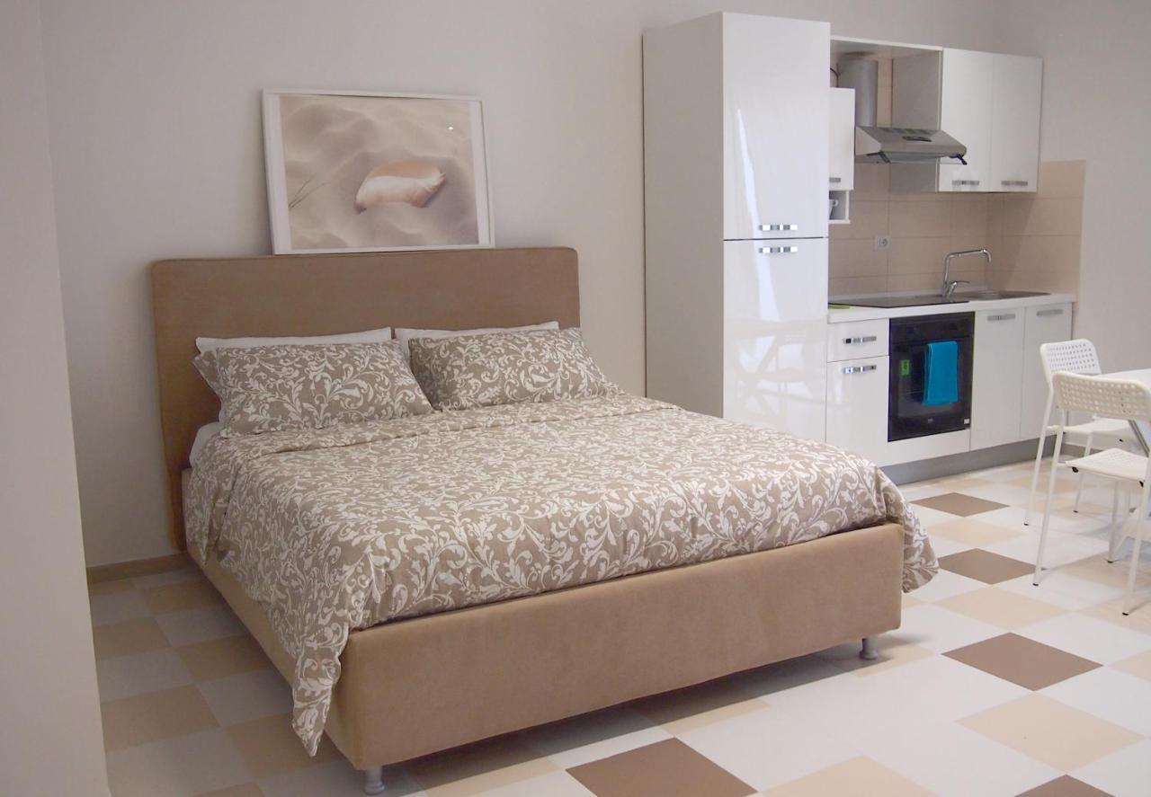 Le Rose Beach & Suites Appartamenti Fronte Mare A Villarosa マルティンシクーロ エクステリア 写真