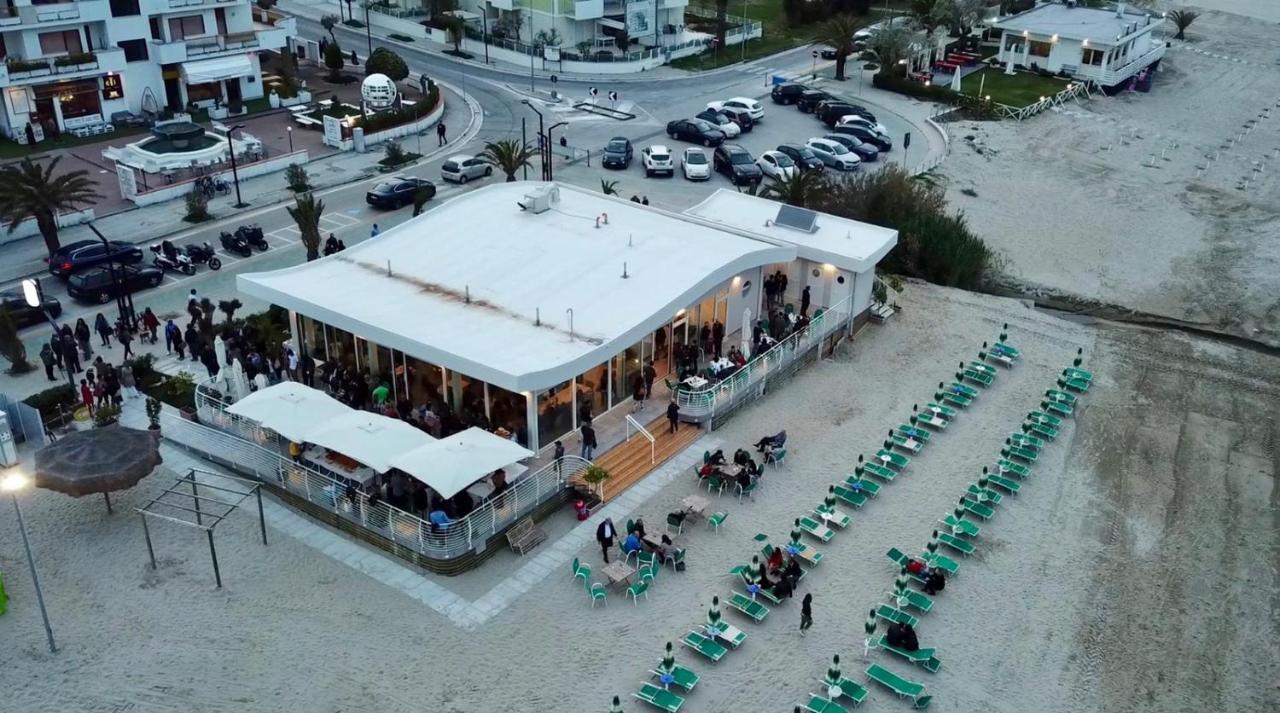 Le Rose Beach & Suites Appartamenti Fronte Mare A Villarosa マルティンシクーロ エクステリア 写真