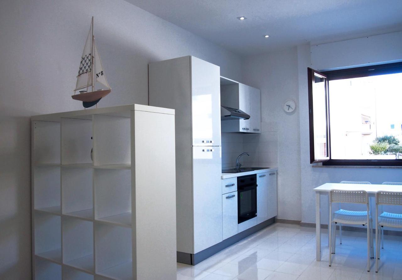 Le Rose Beach & Suites Appartamenti Fronte Mare A Villarosa マルティンシクーロ エクステリア 写真